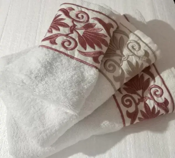 set of 3 Egyptian cotton Towel with a Retro Flowers and scroll design