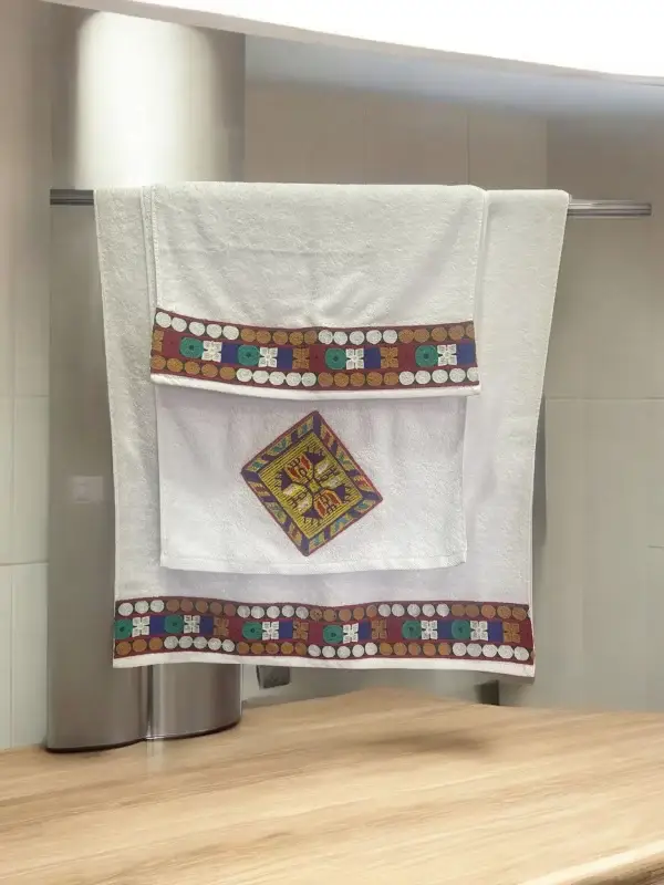 Geometric-Patterned Handcrafted Egyptian Cotton Towel Set - Image 3