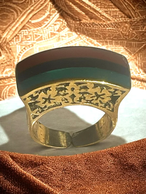 Vintage-Inspired Onyx, Carnelian, and Green Agate Striped Brass Ring - Image 4