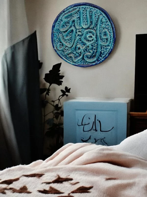 Handmade Islamic Calligraphy Pottery – “Qul Allahu Ahad” Wall & Table Décor - Image 5